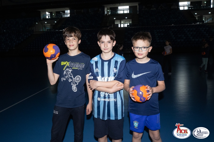 Rendhagyó tesi óra a Szeged International Primary School diákjaival