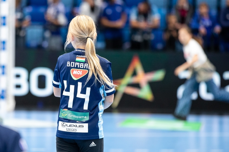 Emma Bombac levele a #HandballFamily-nek